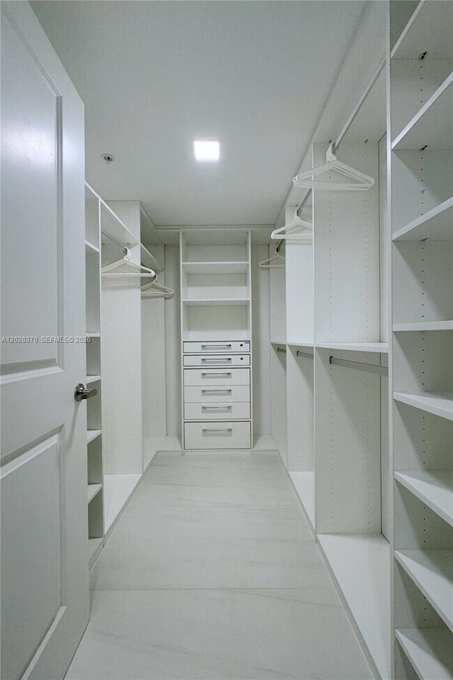 Building Photo - 400 Sunny Isles Blvd