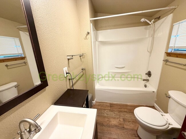 Building Photo - Awesome Mid-Century Classic 3-Bedroom House in NE Portland - $150 OFF FIRST MONTH