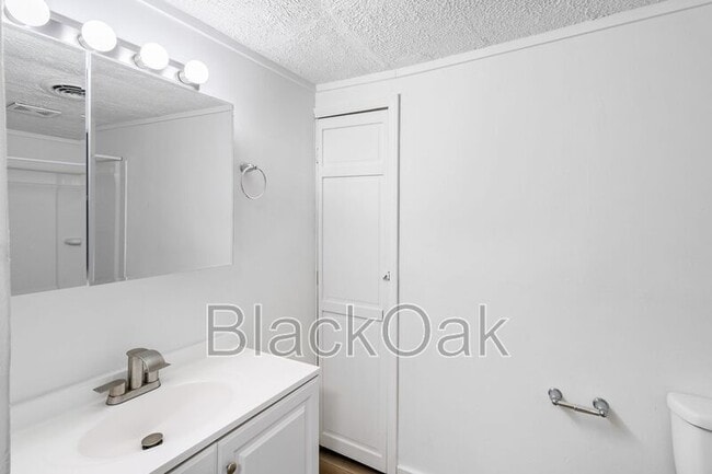 Building Photo - 1803 E Market St