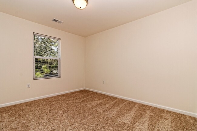 Building Photo - Beautiful 3 Bedroom Home in Hardeeville - ...