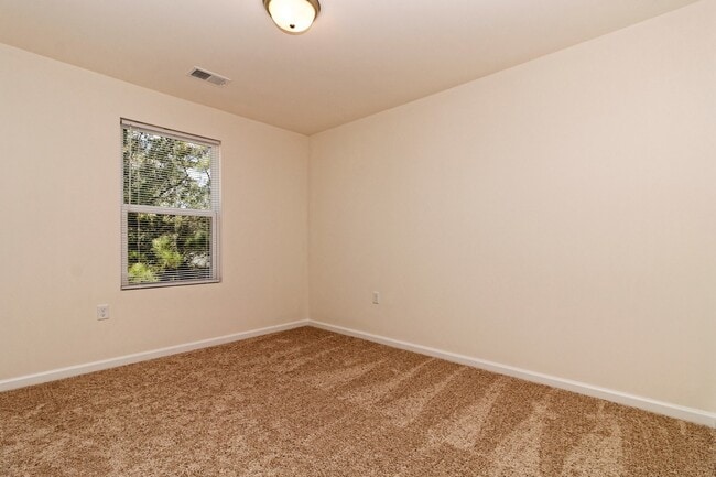 Building Photo - Charming 3BR Home in Hardeeville – Garage,...