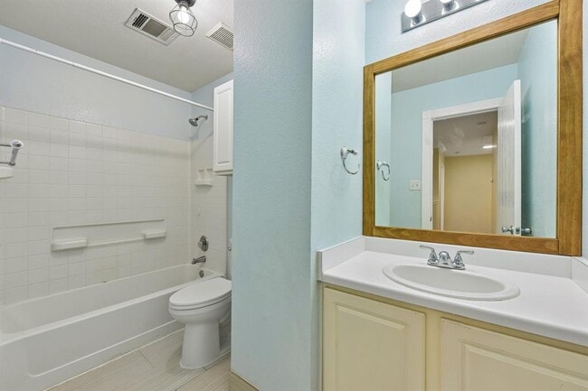Building Photo - 12712 Ring Dr