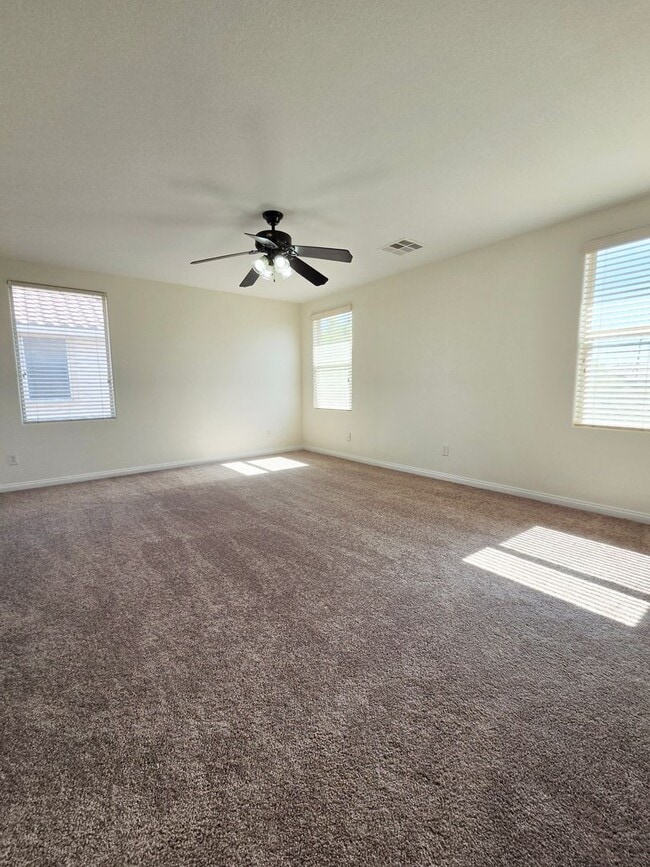 Building Photo - Spacious 4 Bed Home with Loft & 3-Car Garage