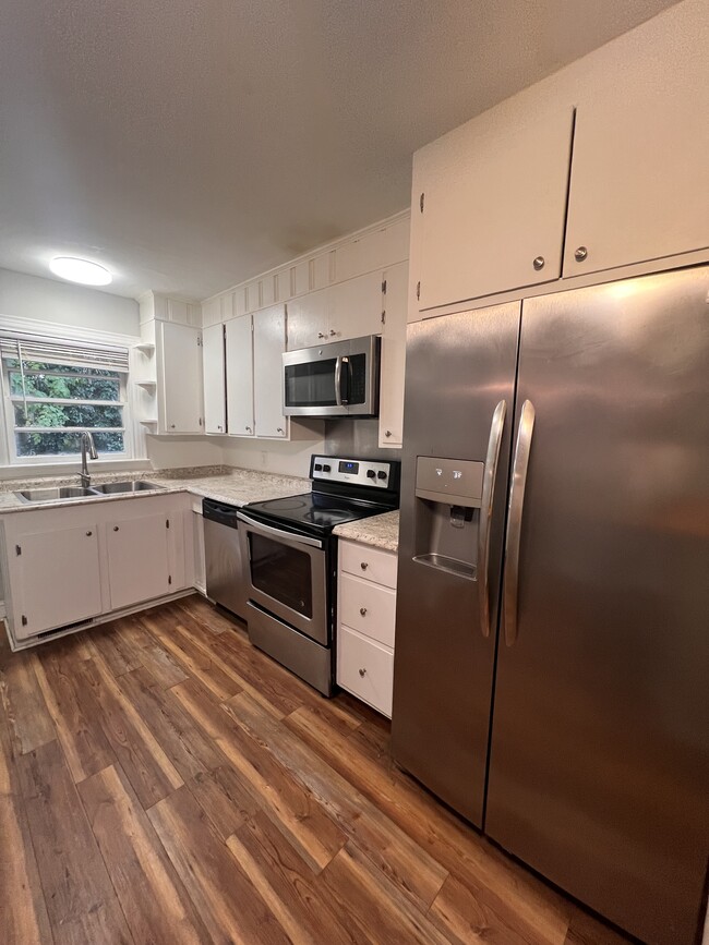 Kitchen - 114 N Meade St