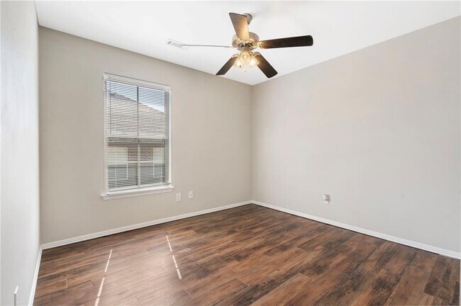 Building Photo - 103 Foxglove St