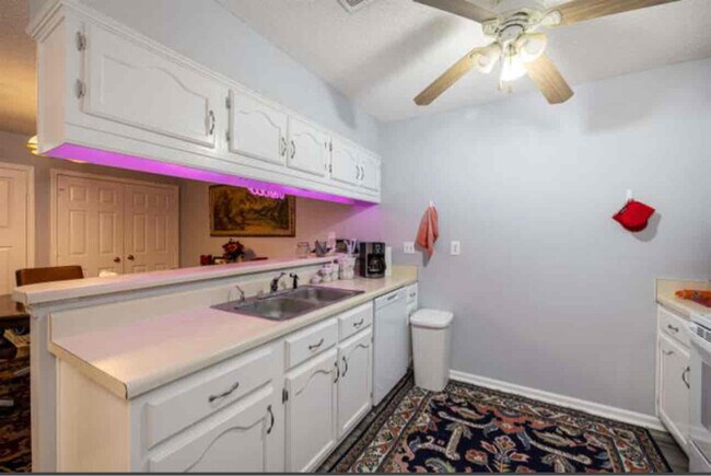 Building Photo - 5844 Ashridge Pl