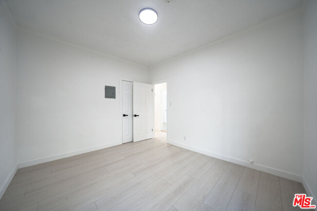 Building Photo - 5355 W 8th St