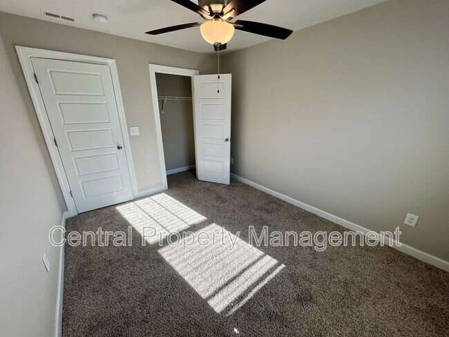 Building Photo - 613 Reese Ln