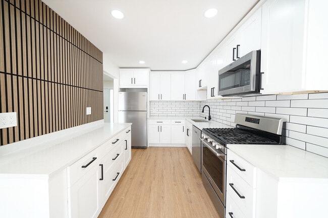 Building Photo - 621 Breakers Point