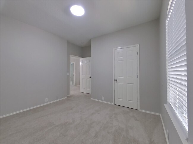 Building Photo - 18810 Woodbreeze Dr
