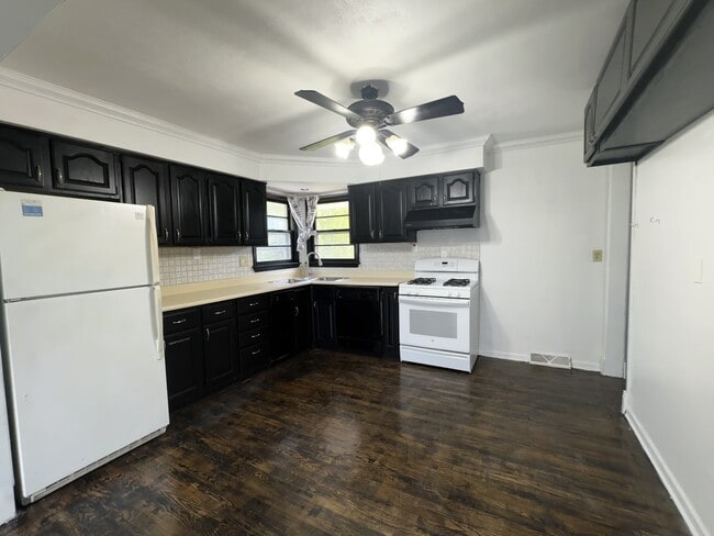 Building Photo - 3535 Robey Ave