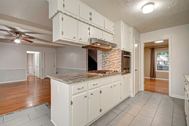 Building Photo - 9623 Philmont Dr