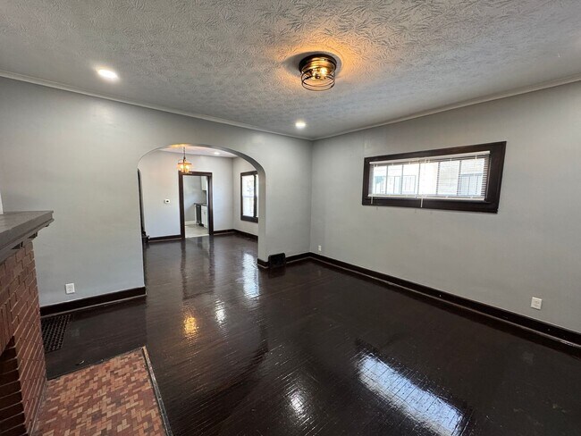 Building Photo - 712 Dequincy St