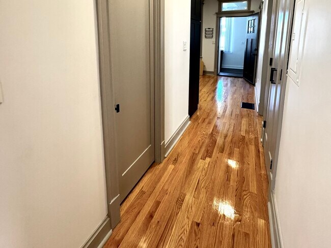 Building Photo - 2424 N Mozart St