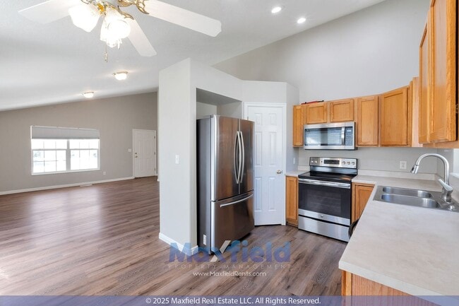 Building Photo - Harvest Hills 3 BED 2 BA 2 CAR HOME - RECE...