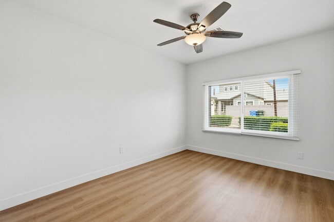 Building Photo - 433 N 14th St