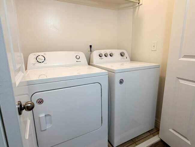 Building Photo - 496 S 2150 W