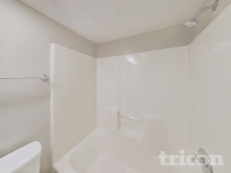 Building Photo - 477 Federal Hill Rd