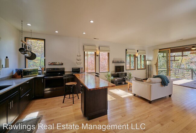 Building Photo - 2 br, 1 bath House - 221 Azalea Road E