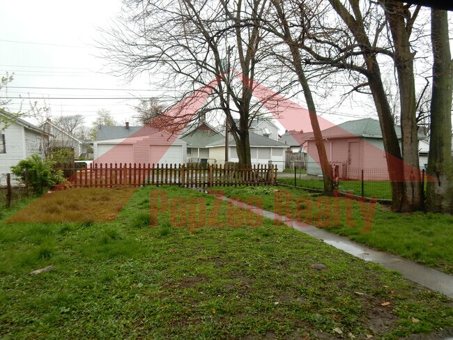 Building Photo - 137 S Harbine Ave