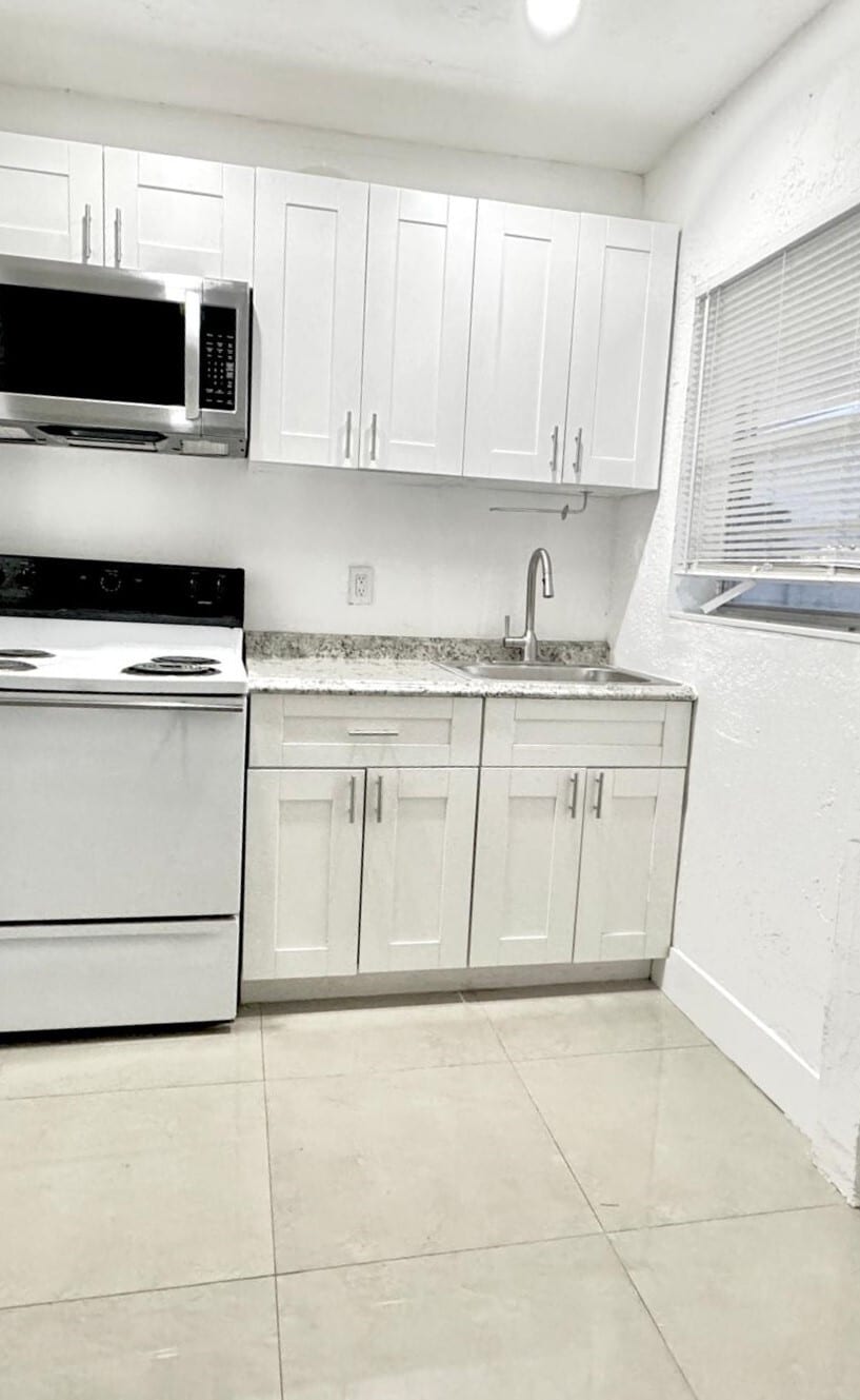 Building Photo - 612 NW 1st Ave