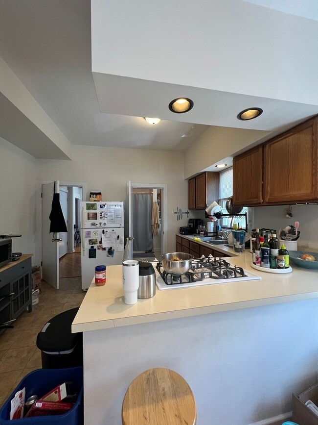 Building Photo - 3301 N Oakley Ave
