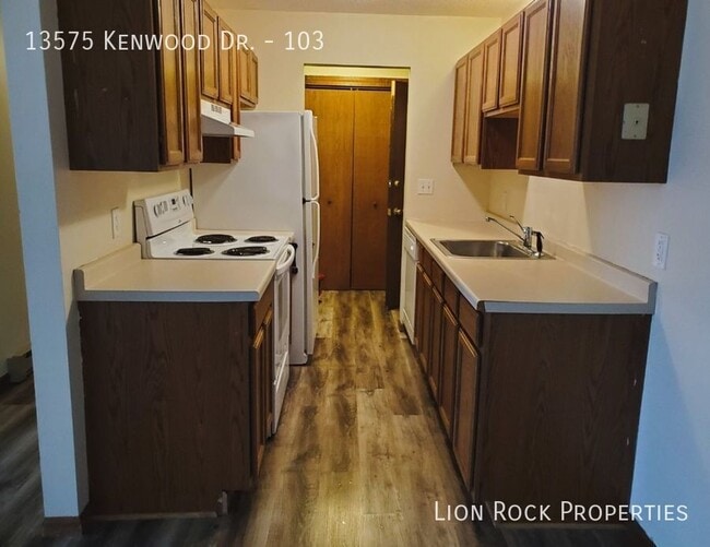 Primary Photo - 13575 Kenwood Dr N