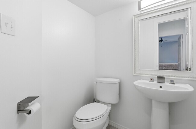 Building Photo - 201 Las Brisas St