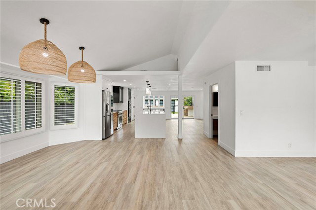 Building Photo - 252 E 19th St