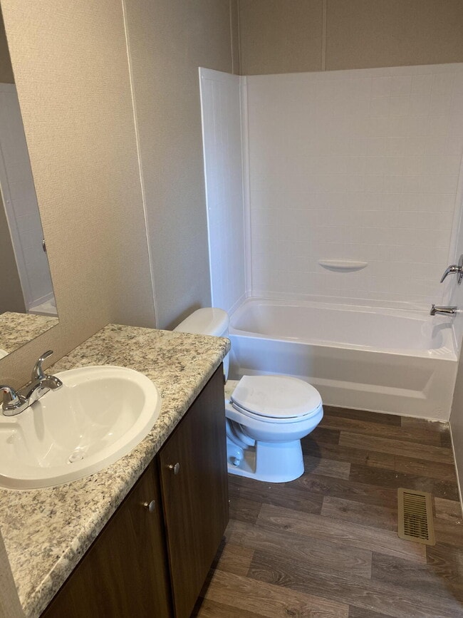 Building Photo - Beautiful 3 Bed / 2 Bath Home – Move-In Ready – Affordable & Modern Living