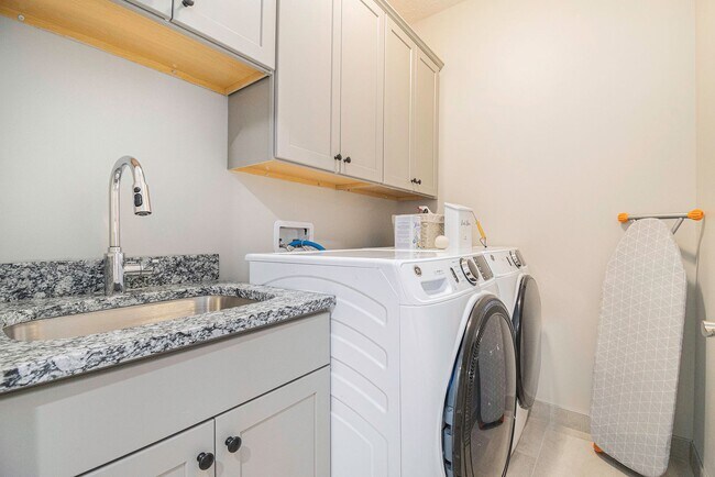 Building Photo - -Live Bold at The Ten – Modern 3BR / 2.5BA Townhome + Elevator