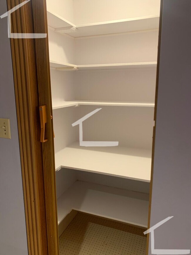 Building Photo - Coolidge Corner 1-Bed with Laundry in Unit...