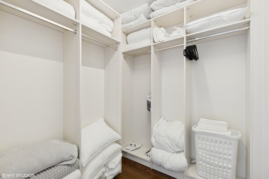 Building Photo - 401 N Wabash Ave