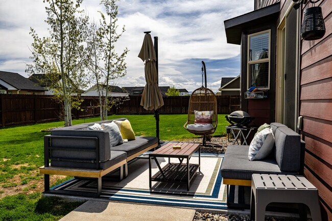Building Photo - Beautiful home in Ryen Glenn with Fantasti...