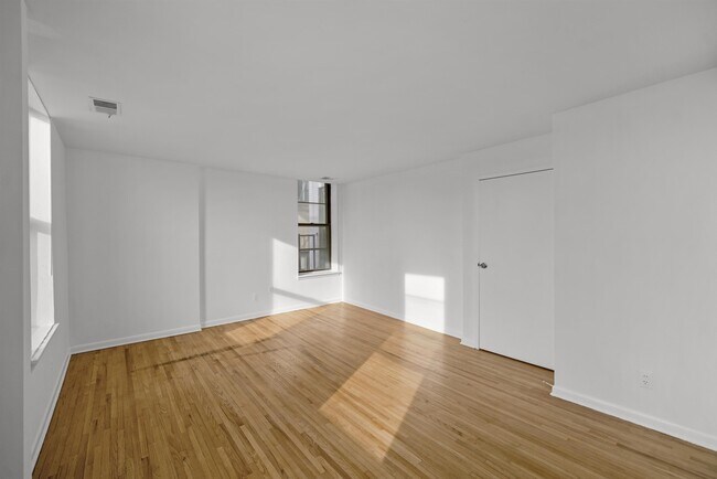 Building Photo - 1224 Washington St