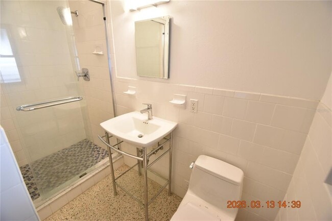 Building Photo - 528 Suwanee Cir