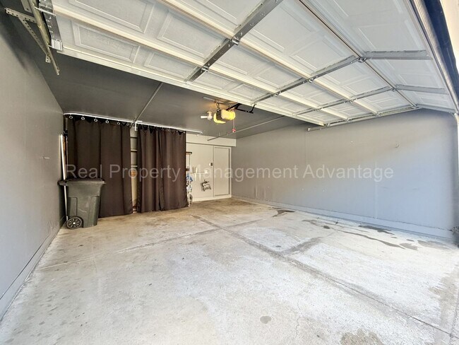 Building Photo - Rare and Modern Downtown Southfield Condo with 3 Beds, 2.5 Baths + 2-Car Garage
