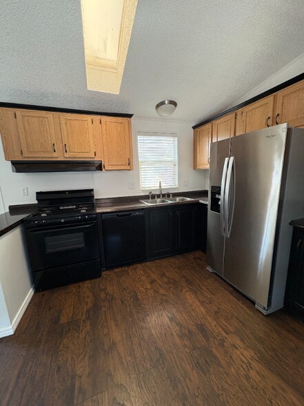 Building Photo - 425 E Gardena Blvd