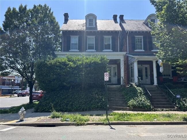 Primary Photo - 527 N Sheppard St