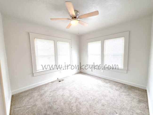 Building Photo - 2100 E 58th St