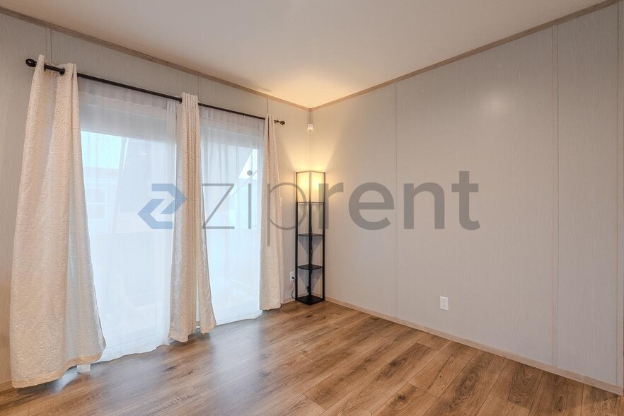 Building Photo - 1202 Longleaf Pne St