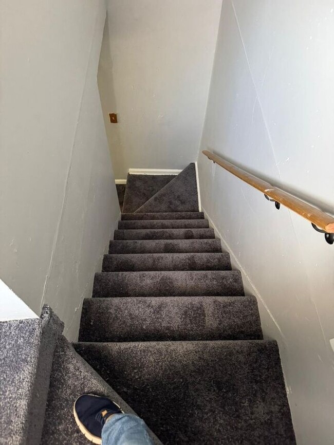Building Photo - Detached Garage- 2 bathrooms - Section 8 A...