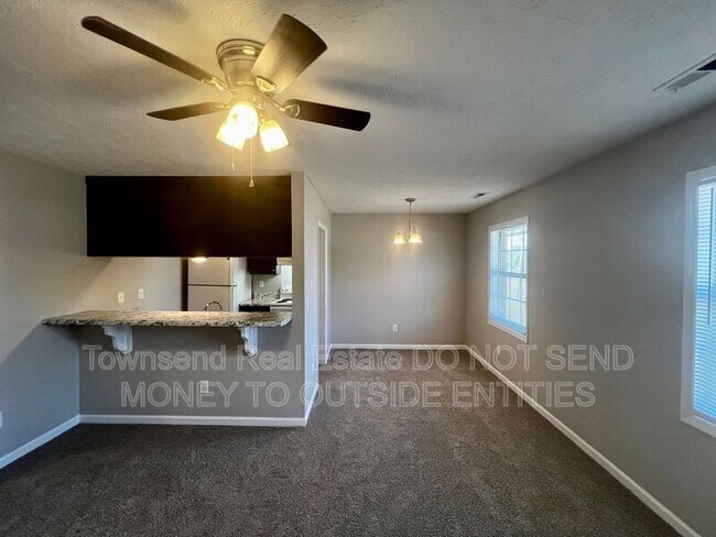 Building Photo - 1425 Ireland Dr