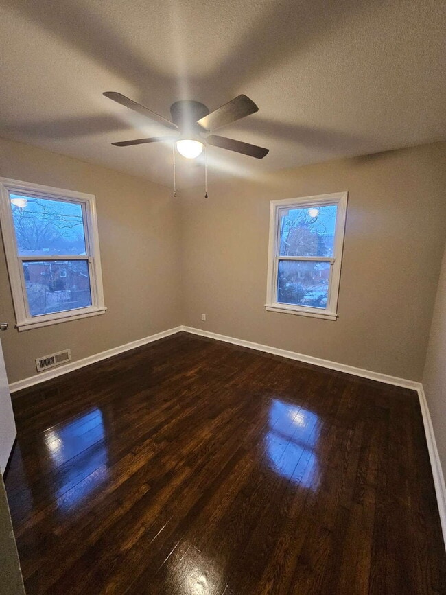 Building Photo - 4 BEDROOM RANCH with BIG YARD