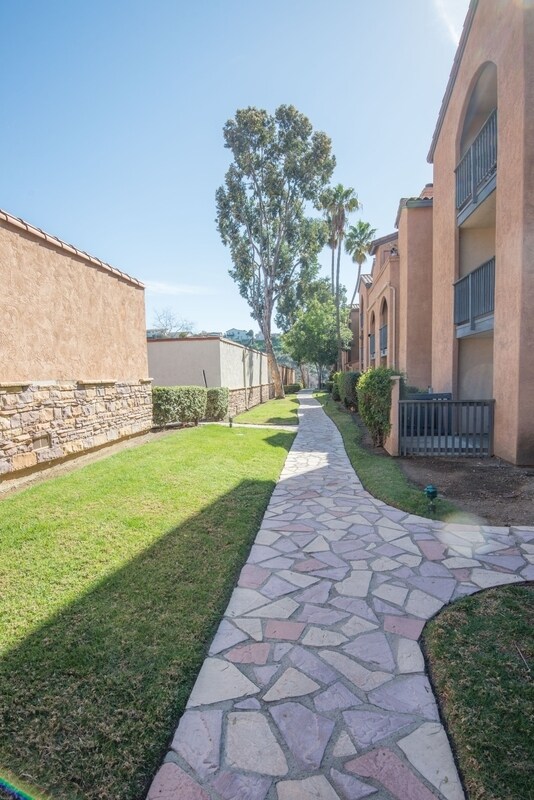 Building Photo - 7130 Shoreline Dr