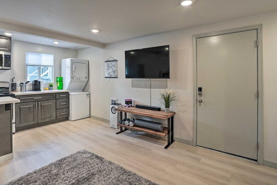 Building Photo - 2735 MacArthur Blvd