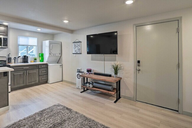 Building Photo - 2735 MacArthur Blvd