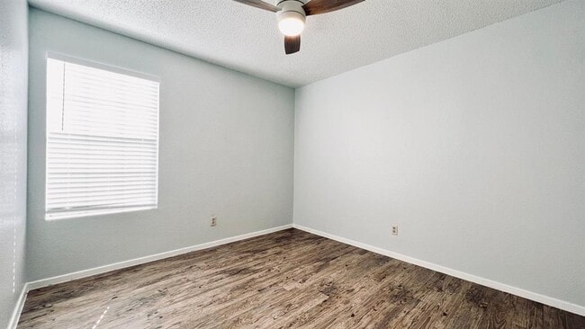 Building Photo - 8813 Pineridge Dr
