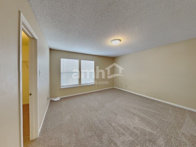 Building Photo - 10798 Cyrus Dr