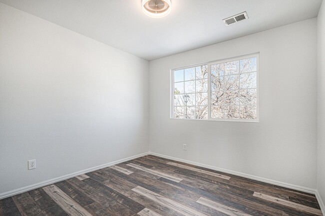 Building Photo - Remodeled 3 bed, 2.5 Bath Home in Littleton!